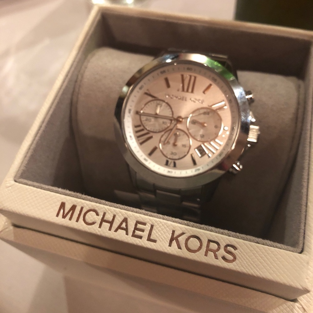 New watch. Never worn.